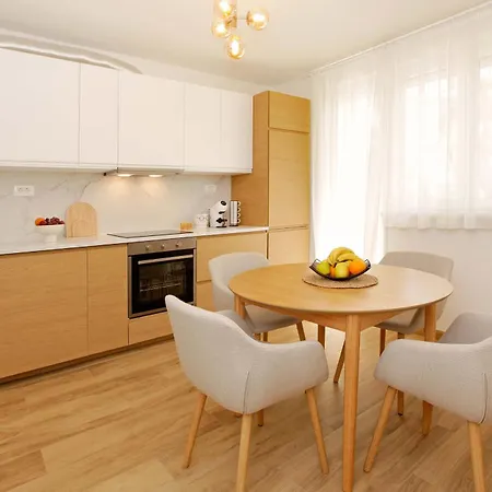 아파트 Two Bedroom Cozy Vimalu