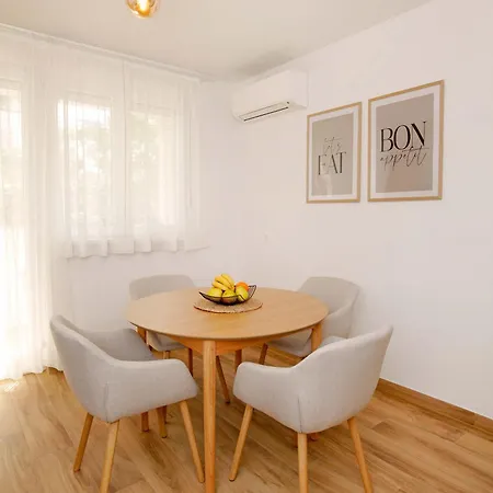 Apartment Two Bedroom Cozy Vimalu